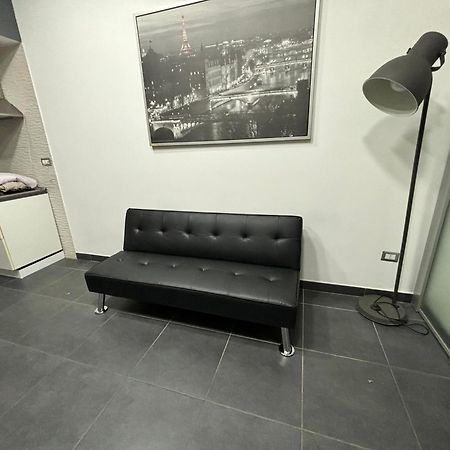 Napoli Centro Casa Con Due Camere E Cucina 外观 照片