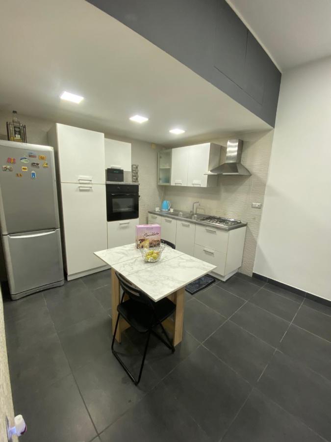 Napoli Centro Casa Con Due Camere E Cucina 外观 照片